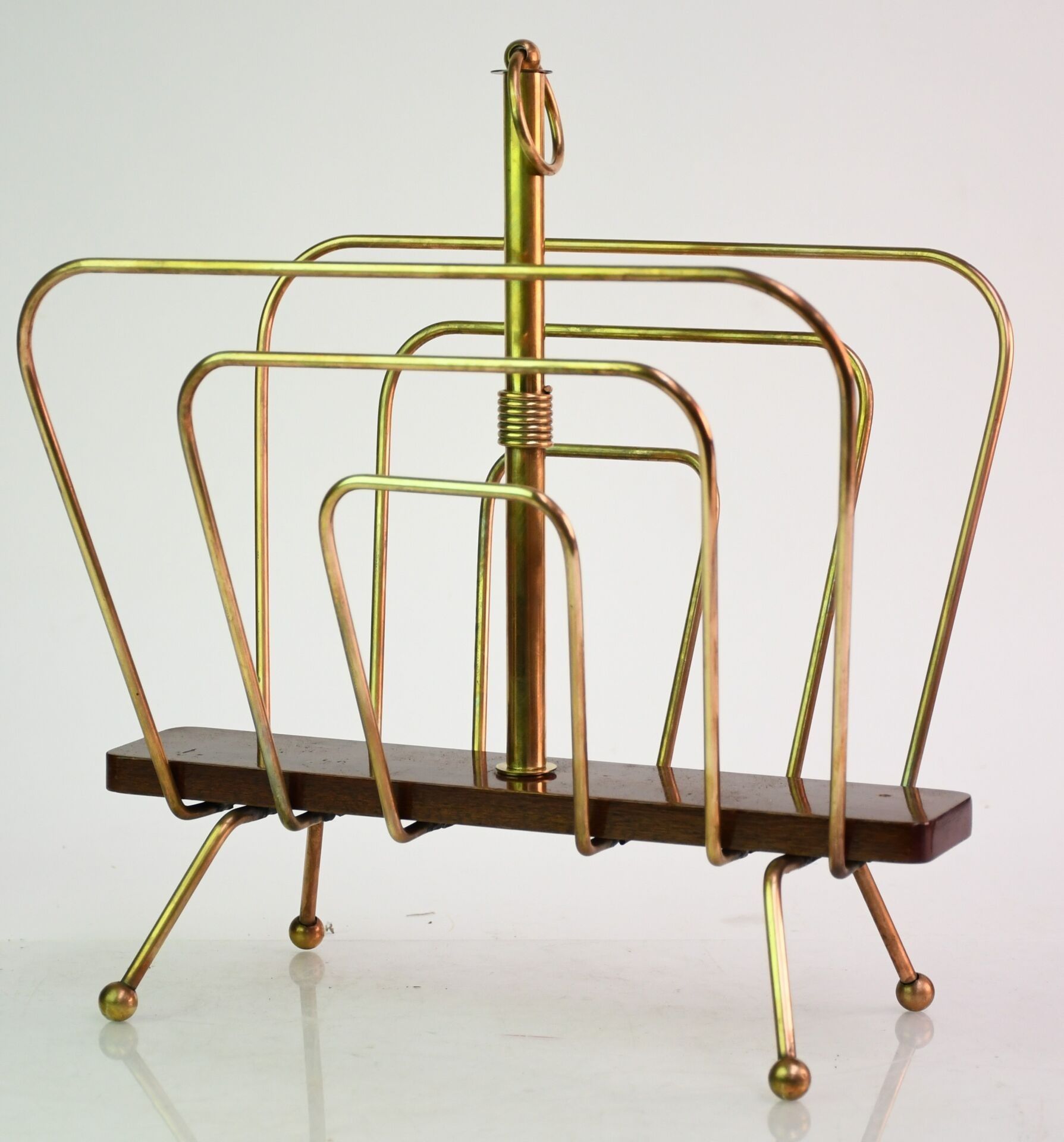 Porte-revues en bois et métal doré