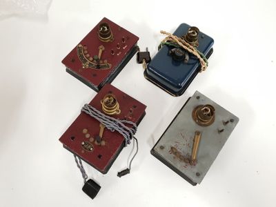 JEP "0", 4 rhéostats à lampes , de types différents dont un …