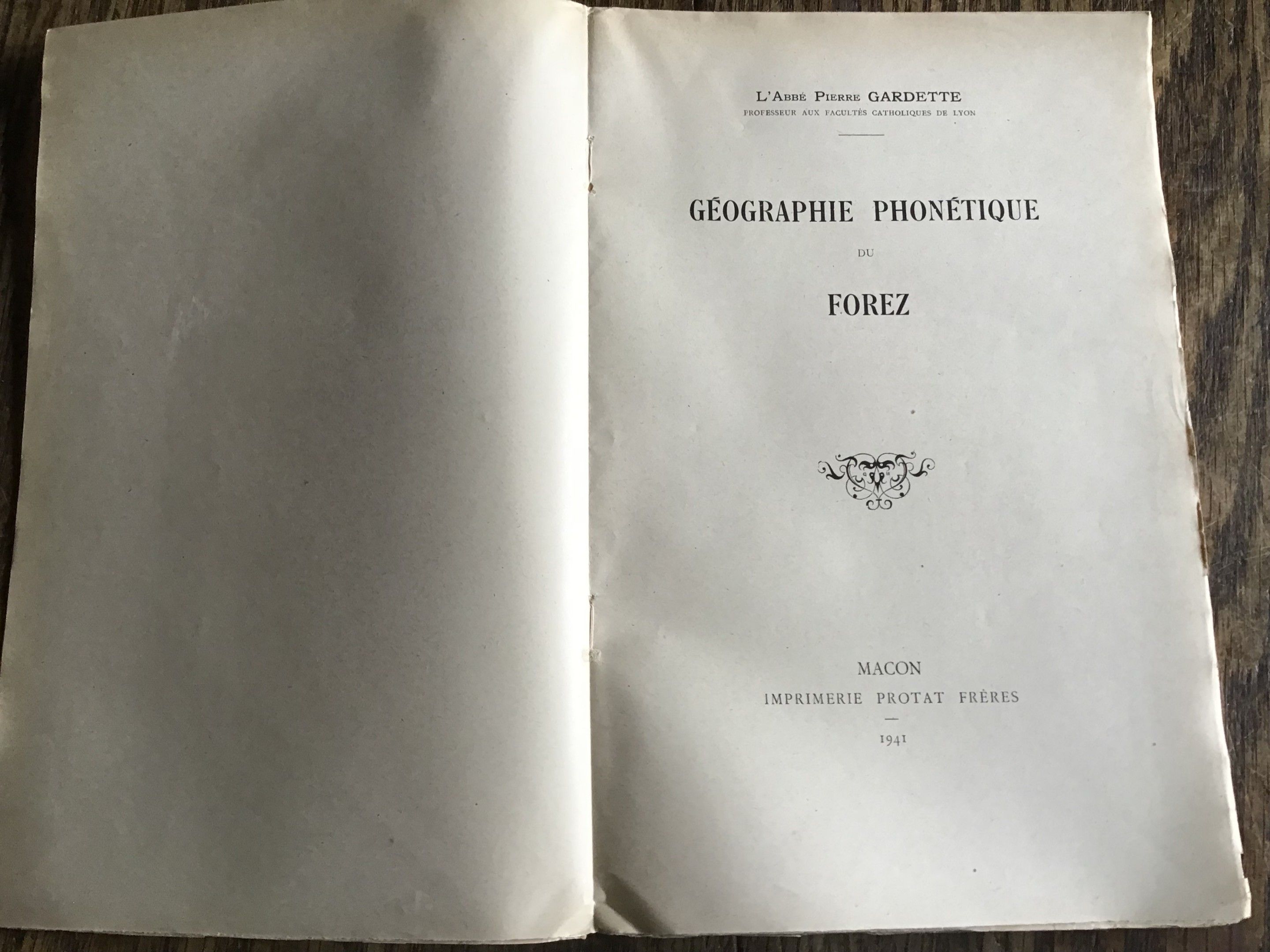 Abbé Pierre Gardette Géographie Phonétique du Forez Avec cartes dépliantes Macon Imprimerie Protat frères 1941 Neuf, ...
