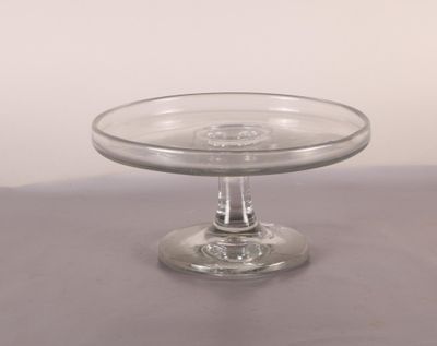 [ ART DE LA TABLE ] Un présentoir en verre sur piédouche. - Photo 1