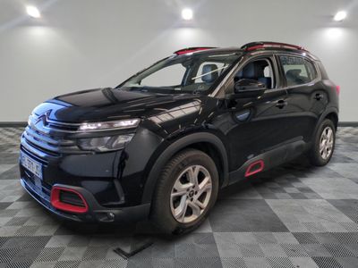 le nouveau suv de citrole est garé dans une salle d'exposition
