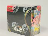 La boîte du jeu de cartes à collectionner Pokémon est vide et prête à l'emploi.