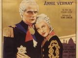 une vieille affiche de cinéma représentant un homme et une femme enlacés