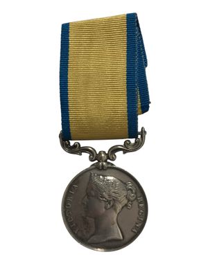 une image représentant une médaille entourée d'un ruban bleu
