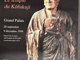 une affiche représentant la statue d'un homme tenant un livre