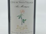 une bouteille de vin posée sur une table