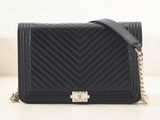 Mini sac à rabat Chanel en cuir noir matelassé à motif chevrons