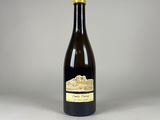 la bouteille de vin est vide sur la table