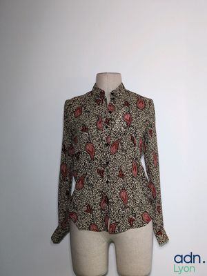 une photo d'un t-shirt pour femme sur un mannequin, un mannequin, un mannequin, un mannequin, un mannequin, un mannequin, un mannequin, un mannequin, un mannequin