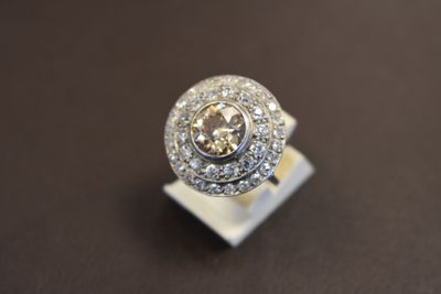 1 bague ancienne platine -r- surmontée d'un diamant environ …