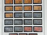 une image représentant une photo d'un mur recouvert de nombreux timbres