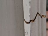 a crack in the side of a window that has a crack in it