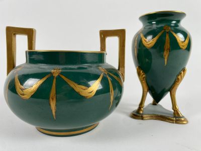 Ensemble comprenant une coupe tripode et un vase en porcelai…