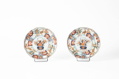 paire d'assiettes japonaises en porcelaine imari, 19e siècle