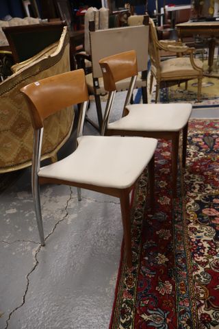 VINTAGE - Suite de 4 chaises dans le goût de Potocco (Italie). As...