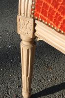 Paire de fauteuils en bois peint beige mouluré et sculpté de… (photo 6)