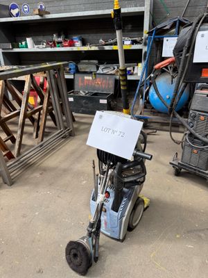 a machine that is sitting in a garage next to other machines
