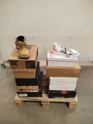 Lot de 10 paires de chaussures en boites pour hommes, femmes…