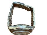 a metal bracelet with a metal clasp on it