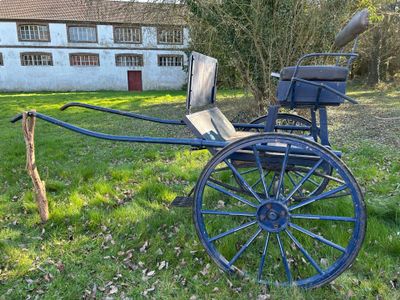 DRESSEUSE à deux roues en métal à un cheval