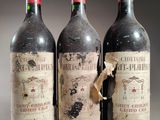 trois bouteilles de vin rouge posées côte à côte sur une table