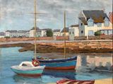 tableau représentant des bateaux sur la plage devant une maison blanche