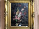 un tableau de fleurs dans un vase sur le mur