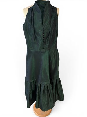 une robe noire sur un mannequin mannequin mannequin mannequin mannequin mannequin mannequin mannequin mannequin mannequin
