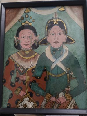 tableau représentant deux femmes en costume traditionnel, debout l'une à côté de l'autre