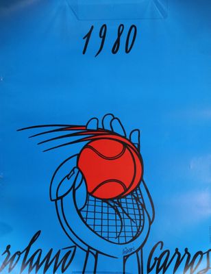 une balle de tennis à l'arrière d'une raquette de tennis