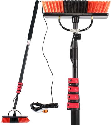 un balai et une brosse à balai sur fond blanc