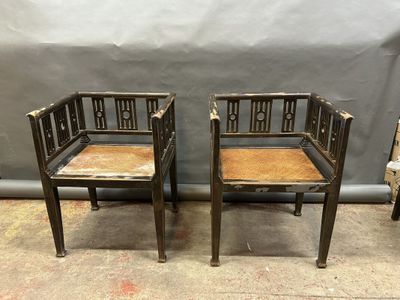 Suite de 10 fauteuils en bois laqué, le dossier ajouré de co… - Photo 1