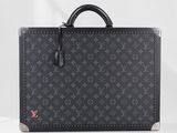 Porte-documents Louis Vuitton en toile Monogram noire avec finitions argentées