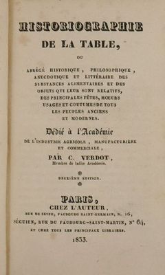 un vieux livre avec un titre en noir et blanc