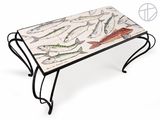 une image représentant une table ornée d'un motif de poisson
