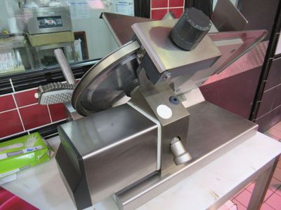 a machine that is sitting on a table in a kitchen