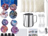 tout un assortiment d'articles comprenant notamment un pichet, une cuillère, du sucre et d'autres objets