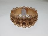 bracelet en filigrane d'or orné d'une petite plaque