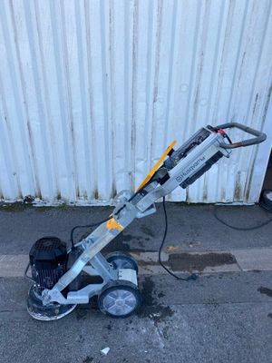 a small machine that is sitting on the side of the road