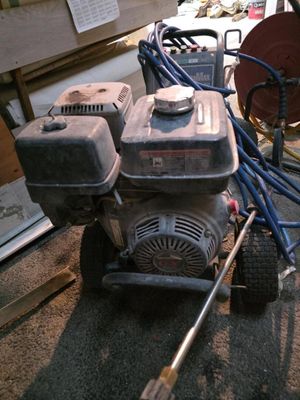 un petit moteur posé sur le sol