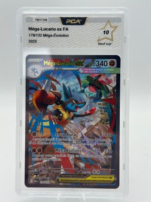 gros plan d'une carte pokemon dans un étui en plastique