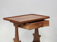 Table tricoteuse en bois mouluré, le plateau rectangulaire, … (photo 5)