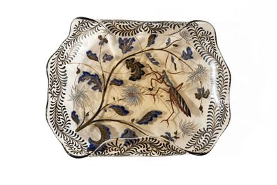 an image of a decorative plate with a bird on it