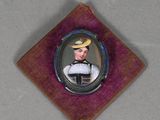 une petite image représentant un homme coiffé d'un chapeau, posé sur un tissu violet