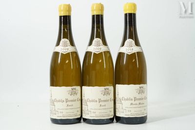 trois bouteilles de vin posées l'une à côté de l'autre sur une table