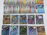 beaucoup de cartes pokemon différentes sur la table