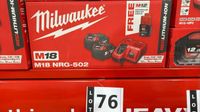 MILWAUKEE. Kit M18 NRG-502 avec 2 batteries M18 5 Ah et 1 ch…