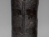 a black vase that is sitting on a table
