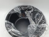 un saladier en plastique muni d'un couvercle en plastique