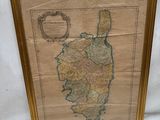 une vieille carte de l'Irlande dans un cadre doré sur fond blanc